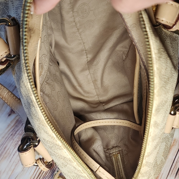 Michael Kors bag - Picture 8 of 9